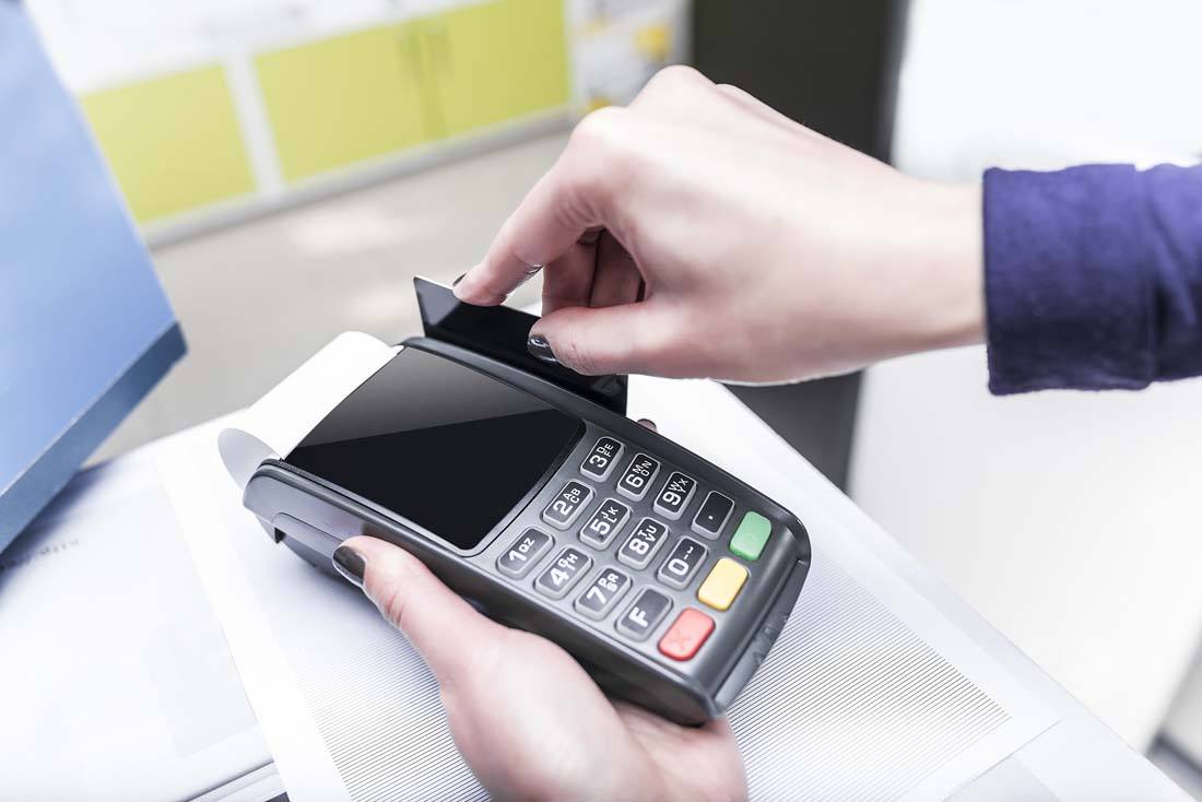 POS机英文全称读作 Point of Sale,意为“销售点”。在这篇文章中，我们将探讨POS机的历史、功能、类型和未来发展。