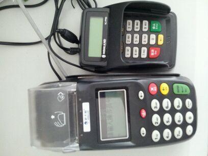 在现代商业环境中，POS机(Point of Sale)已经成为了商家收款的重要工具。随着移动支付的普及，越来越多的消费者选择使用手机或其他移动设备进行支付。那么，如何将POS机的电话功能与移动设备的蓝牙或Wi-Fi进行连接呢？本文将为您提供详细的步骤和操作指南。