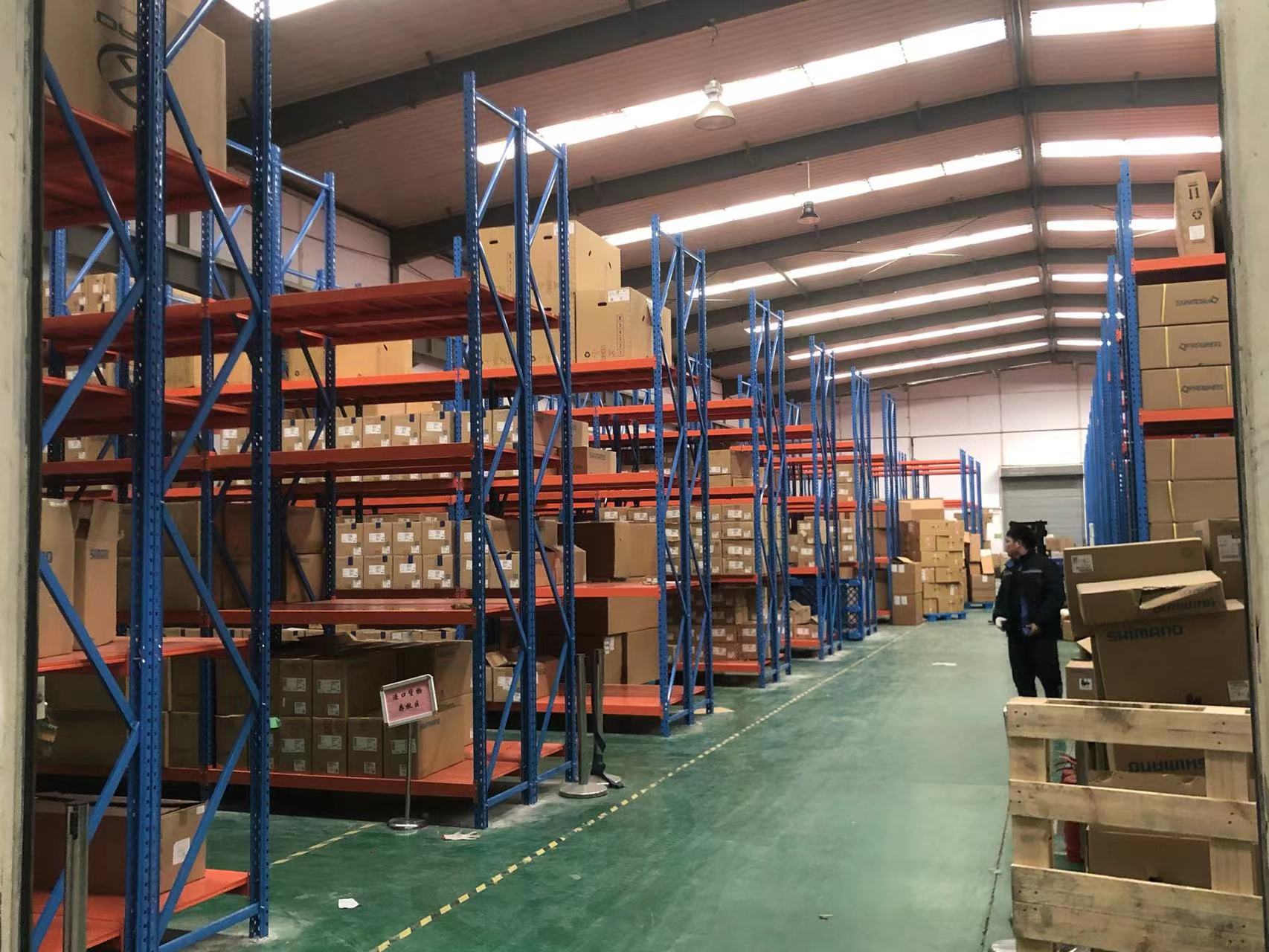 在现代社会，超市已经成为我们日常生活中不可或缺的一部分。购物、吃饭、看电影等日常活动都可以在超市里完成。而在购物过程中，POS机作为一种便捷的支付方式，越来越受到消费者的青睐。那么，超市里POS机怎么刷卡呢？本文将从POS机的种类、使用方法以及注意事项等方面为您详细解答。