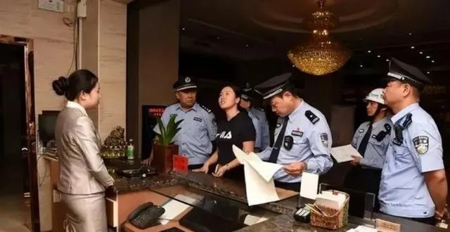查酒店开房 酒店查房实录，开房疑云解密