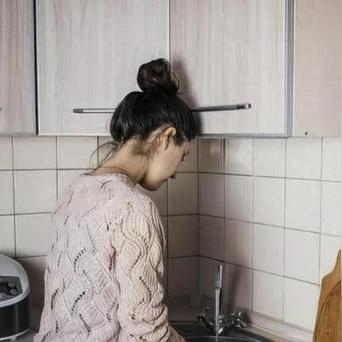 怎麼查看我女朋友與別人之間微信聊天记录 如何正确看待亲密关系中的信任危机？关于微信隐私查看的深度解析