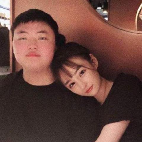 如何查看女朋友的聊天记录而不被发现？