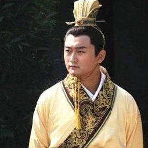 谁可以帮我盗我老婆的微信聊天记录又不被他发现呢？
